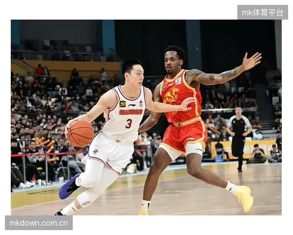 传统豪门广东宏远遭遇罕见赛季，队史首次无任何球员入选常规赛各大奖项，球队阵容老化问题凸显。